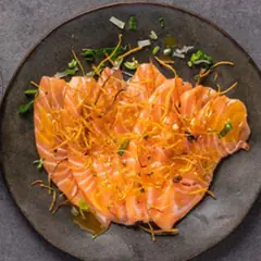 Tiradito de salmón